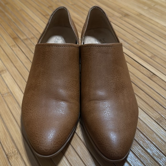 Naturalizer Women's Carlyn Slip-On Low Ankle Bootie Shootie - Picture 2 of 6